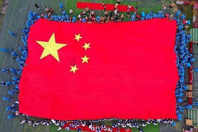 李连杰度假照曝光,头上旧帽子戴到发黄,他如今怎么样了?,满足你的疑问之旅